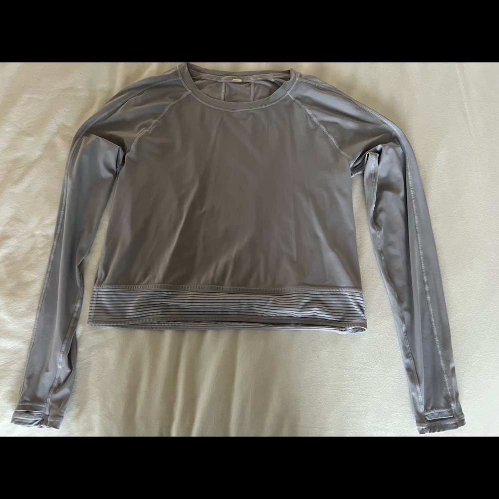 Lulu lemon runners cropped long sleeve with thumb holes.